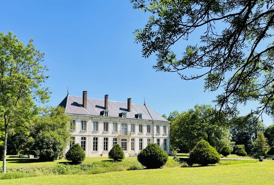 Château d'Isle-sur-Marne (R) - Isle sur Marne, France