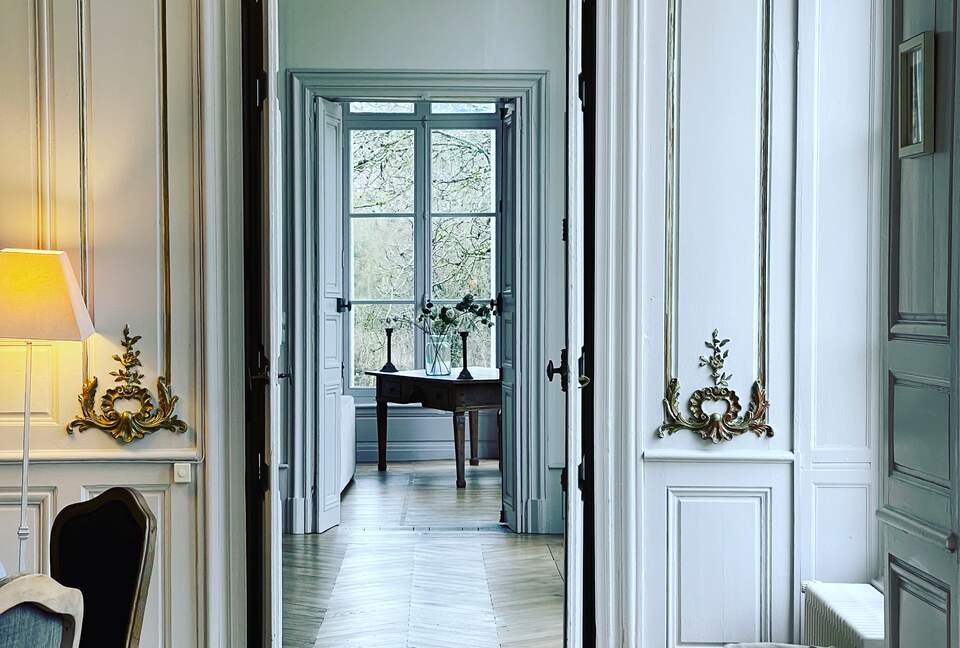 Château d'Isle-sur-Marne (R) - Isle sur Marne, France