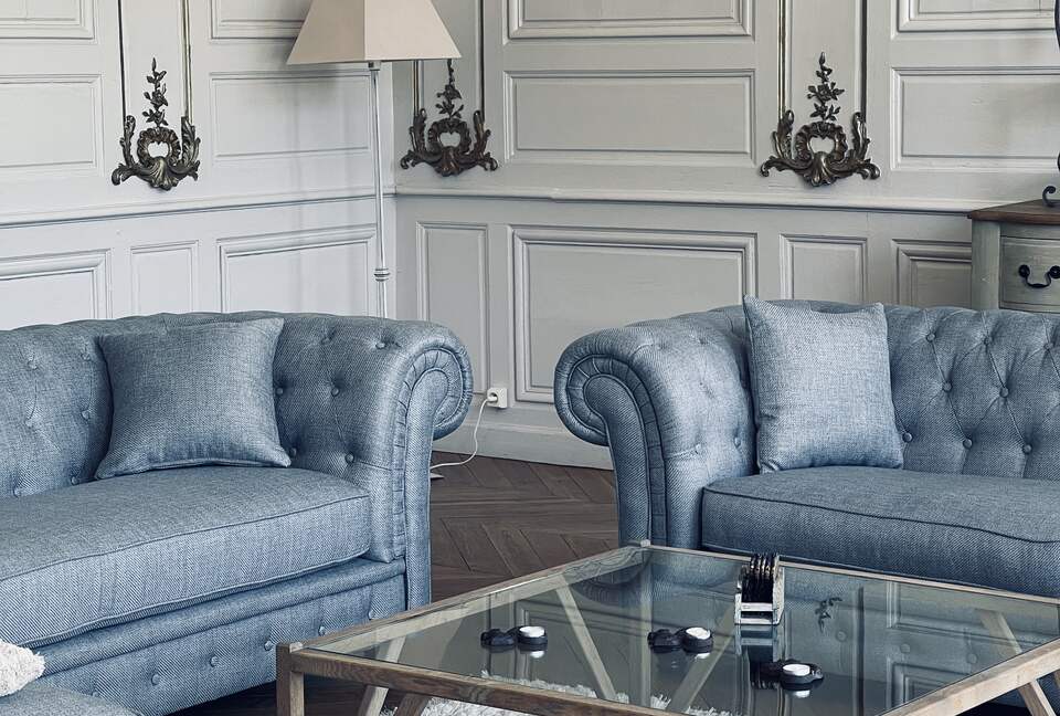 Château d'Isle-sur-Marne (R) - Isle sur Marne, France