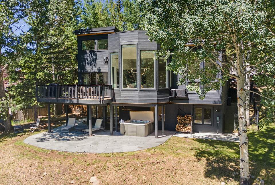 Beautifully Remodeled Mid-Century Modern Vail Home - Vail, Colorado