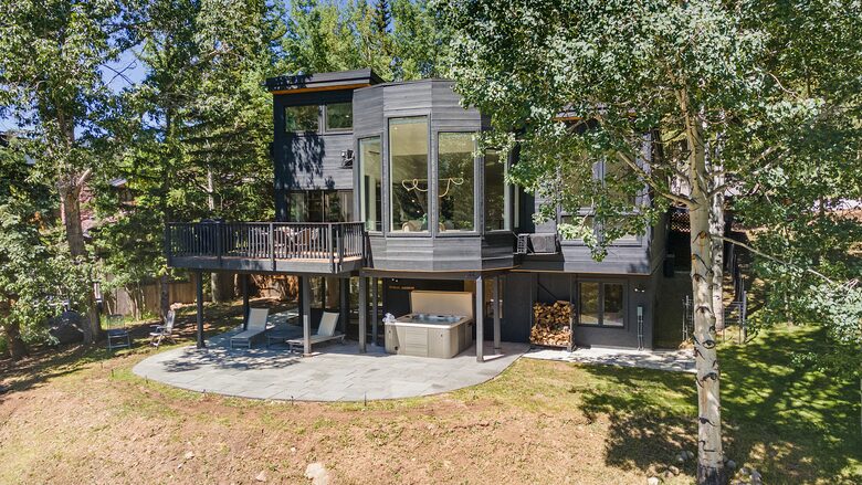 Beautifully Remodeled Mid-Century Modern Vail Home - Vail, Colorado