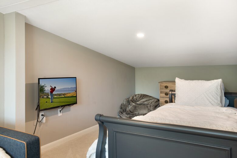 Beautifully Remodeled Mid-Century Modern Vail Home - Vail, Colorado