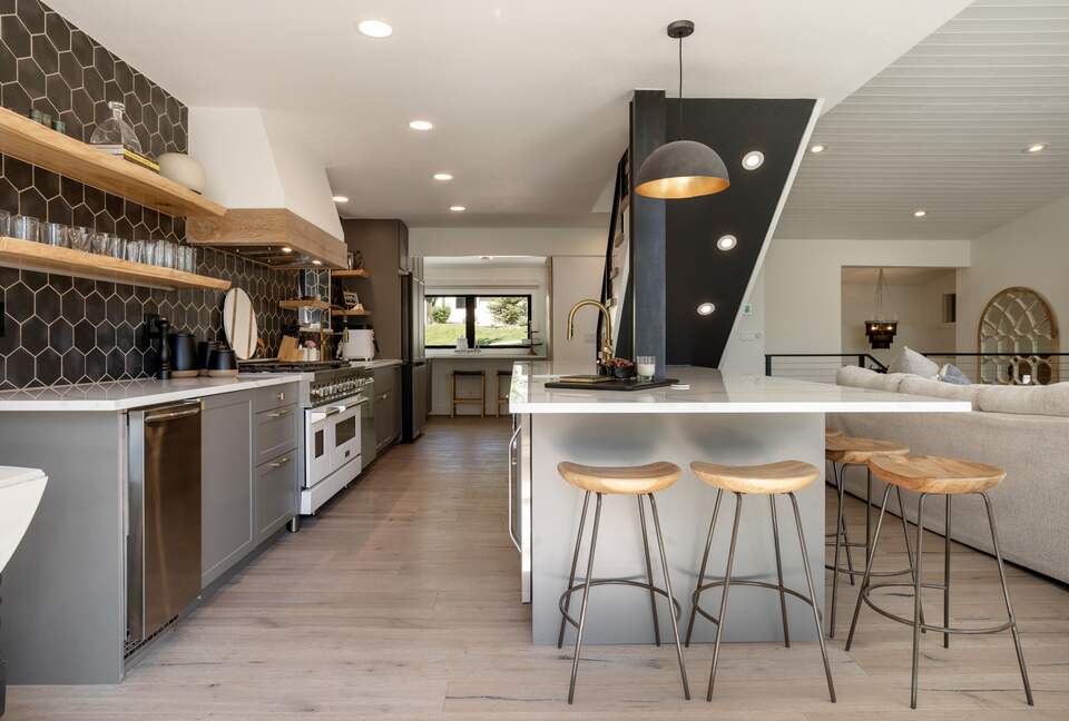 Beautifully Remodeled Mid-Century Modern Vail Home - Vail, Colorado