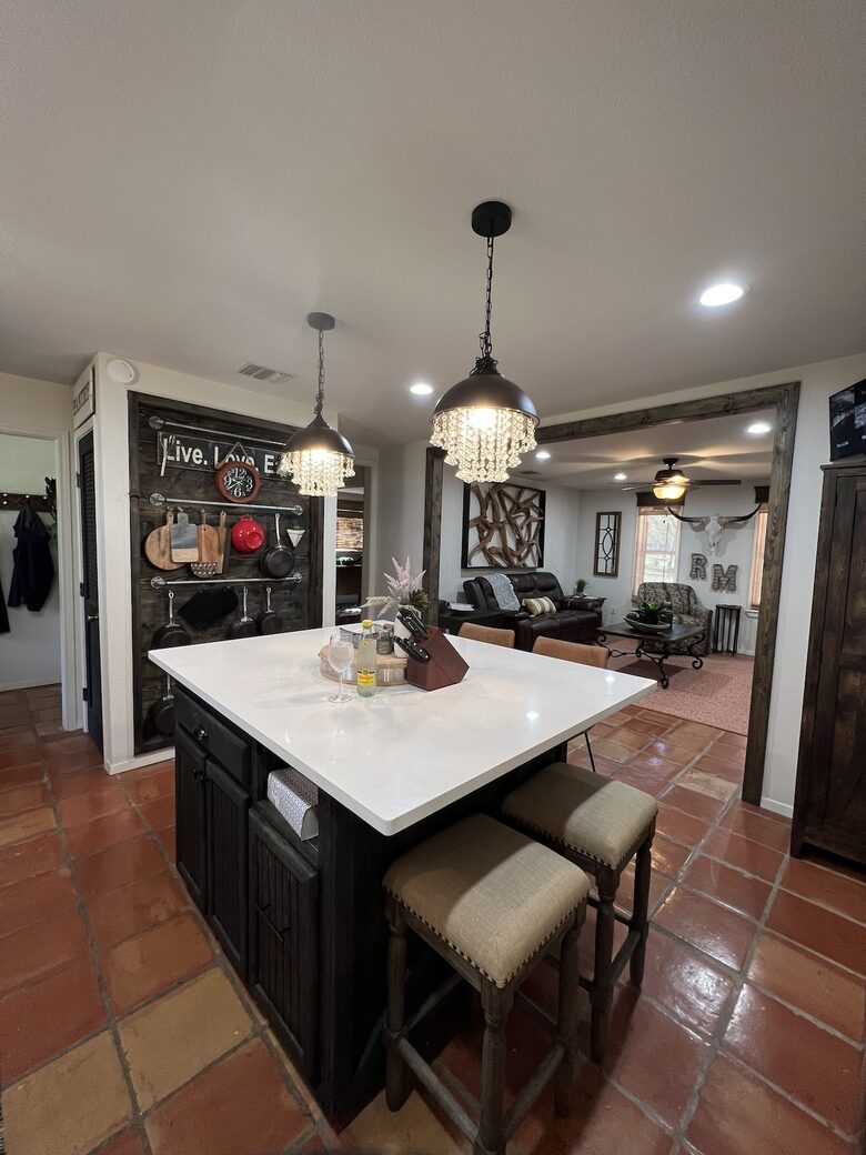 Private Getaway with a Game Room - Near Frio River - Leakey, Texas