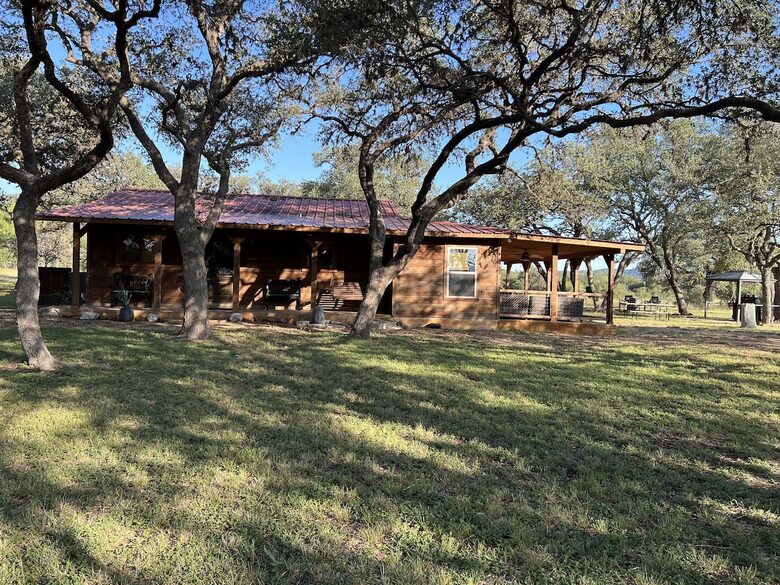 Private Getaway with a Game Room - Near Frio River - Leakey, Texas