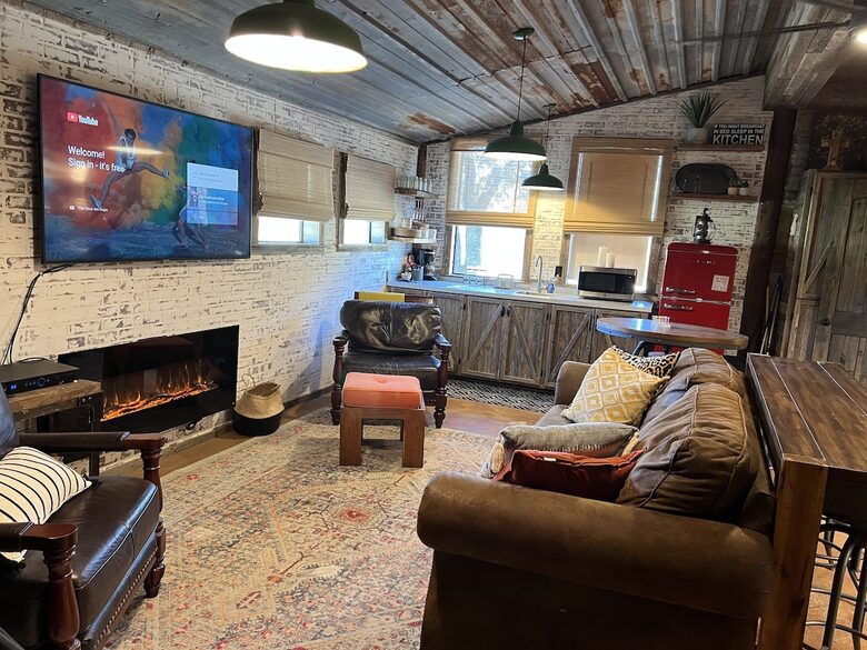 Private Getaway with a Game Room - Near Frio River - Leakey, Texas