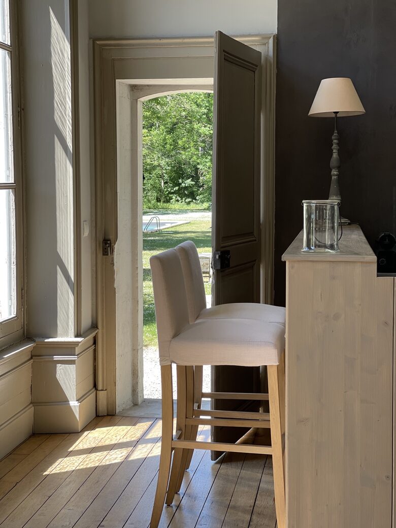 Château d'Isle-sur-Marne (R) - Isle sur Marne, France