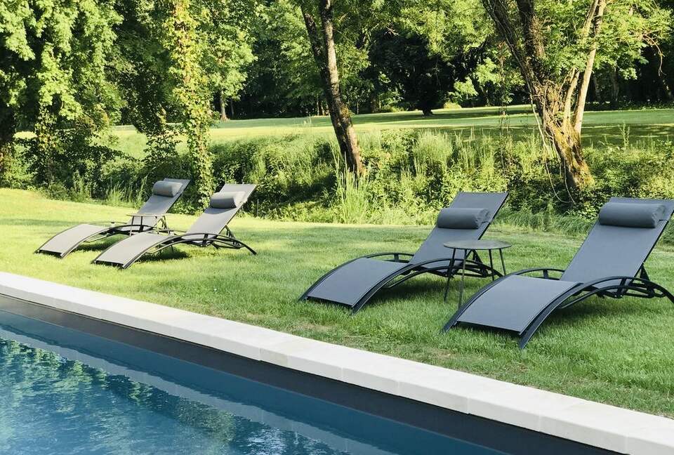 Château d'Isle-sur-Marne (R) - Isle sur Marne, France