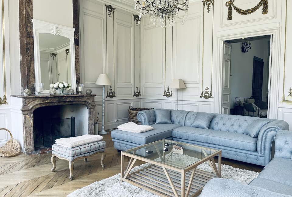 Château d'Isle-sur-Marne (R) - Isle sur Marne, France