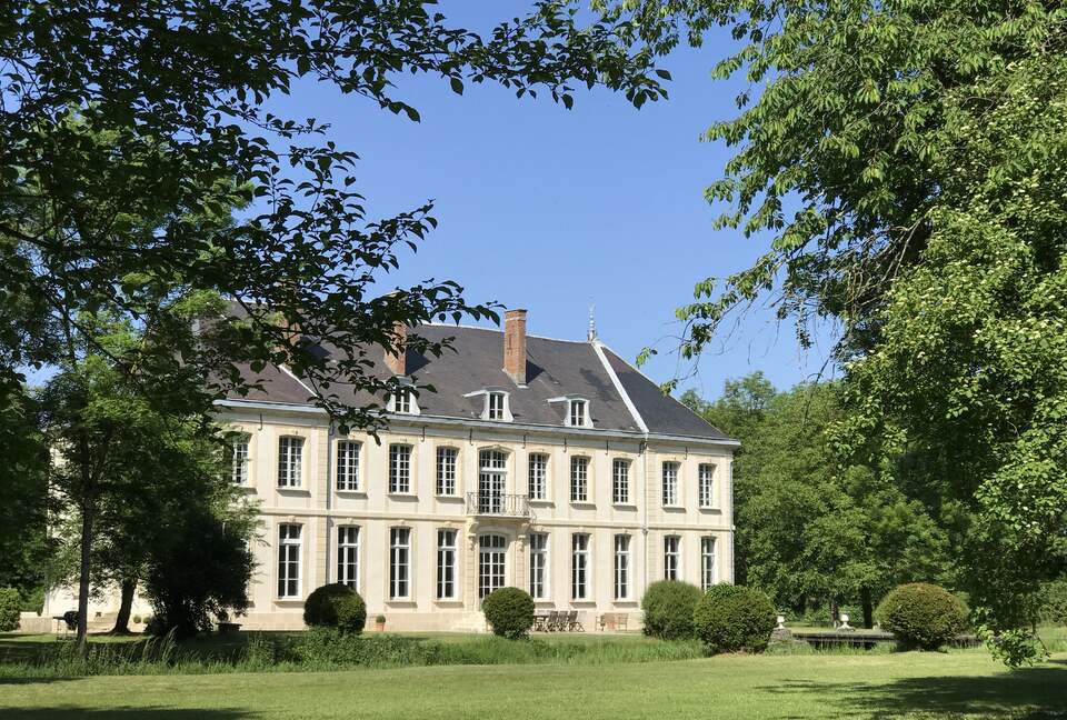 Château d'Isle-sur-Marne (R) - Isle sur Marne, France