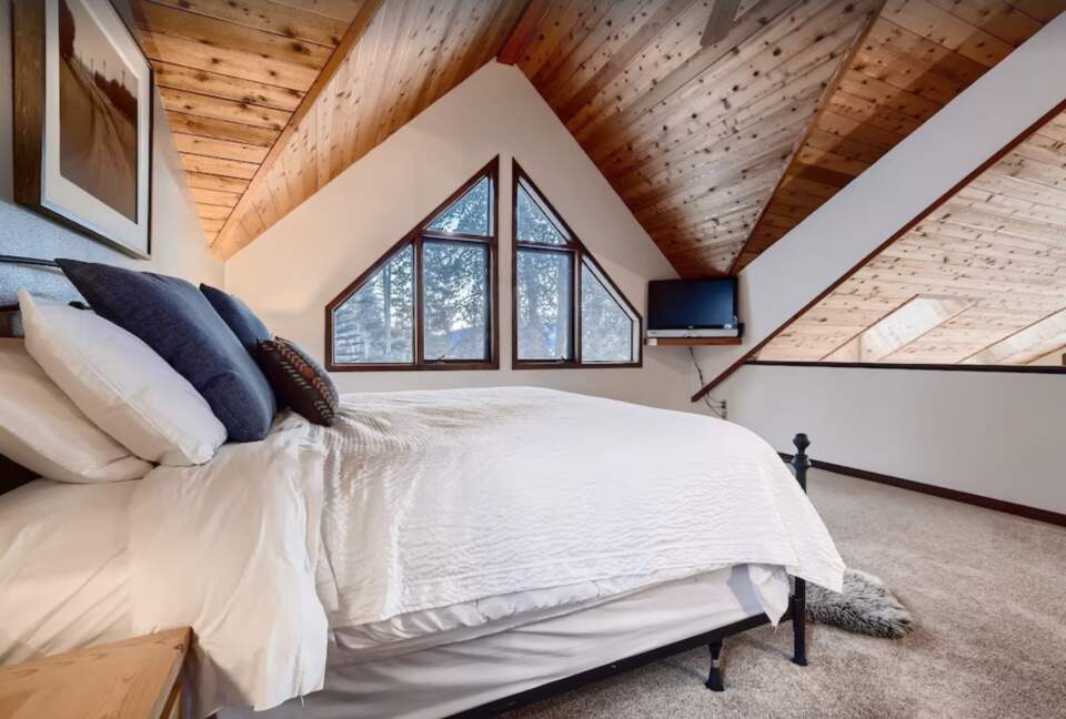 Ullr Haus with Sauna + Private Hot Tub + Views - Breckenridge, Colorado