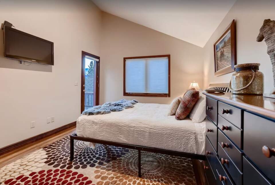 Ullr Haus with Sauna + Private Hot Tub + Views - Breckenridge, Colorado