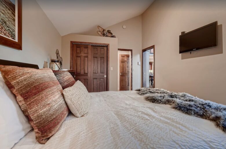 Ullr Haus with Sauna + Private Hot Tub + Views - Breckenridge, Colorado