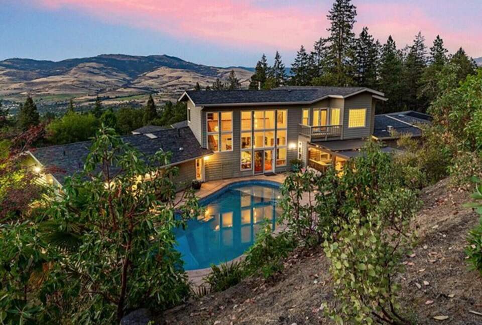 Wine Country Estate in Artist's Enclave - Ashland, Oregon