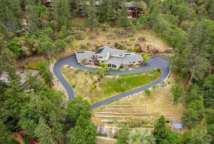 Wine Country Estate in Artist's Enclave - Ashland, Oregon