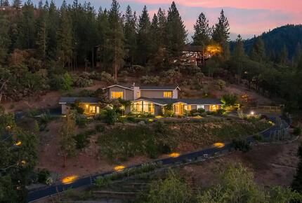 Wine Country Estate in Artist's Enclave - Ashland, Oregon