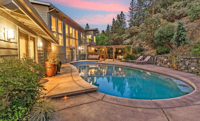 Wine Country Estate in Artist's Enclave - Ashland, Oregon