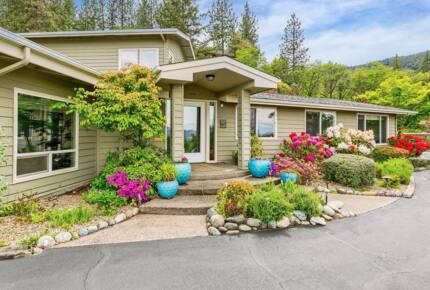 Wine Country Estate in Artist's Enclave - Ashland, Oregon