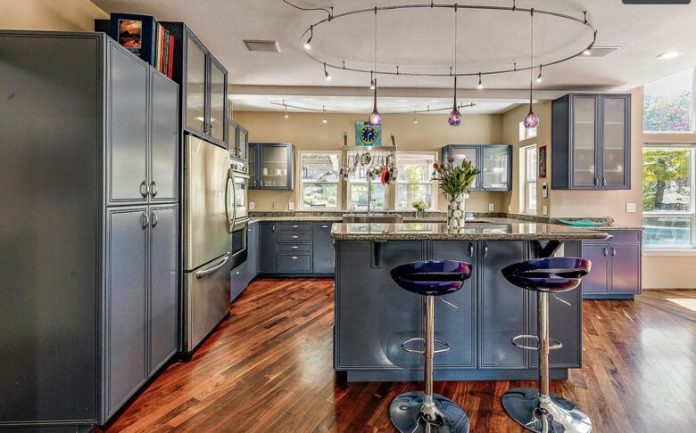 Wine Country Estate in Artist's Enclave - Ashland, Oregon