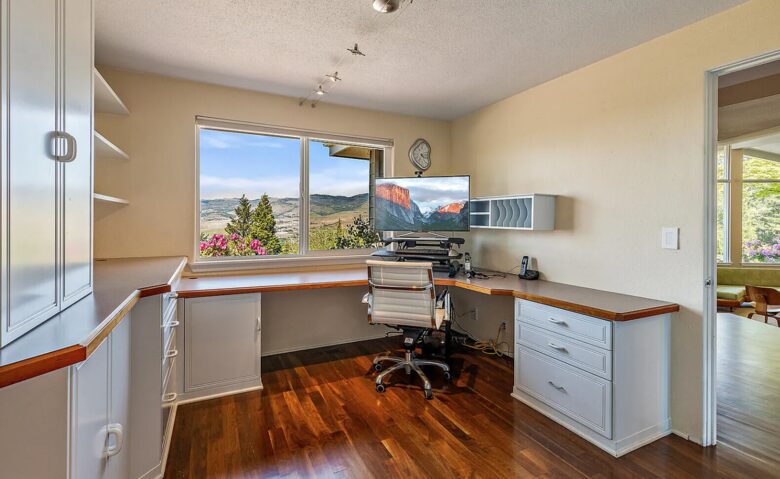 Wine Country Estate in Artist's Enclave - Ashland, Oregon