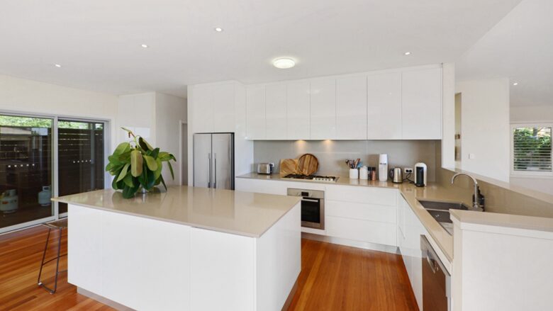 Fairscene Crescent - Avoca Beach, Australia