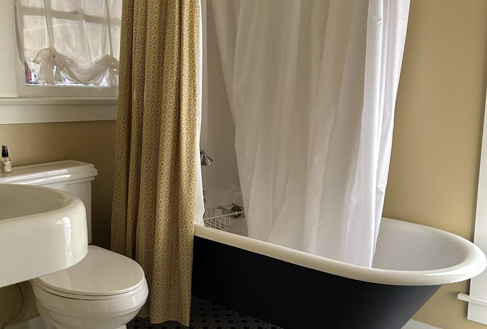 Gorgeous Historic Cottage - Walk to Town - Ojai, California