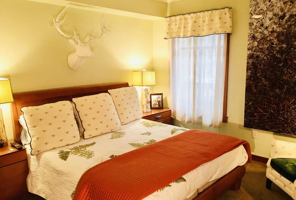 Luxury Ski-in-Ski-out Palisades Tahoe Village Retreat | With Mountain & Plaza Views - Olympic Valley, California