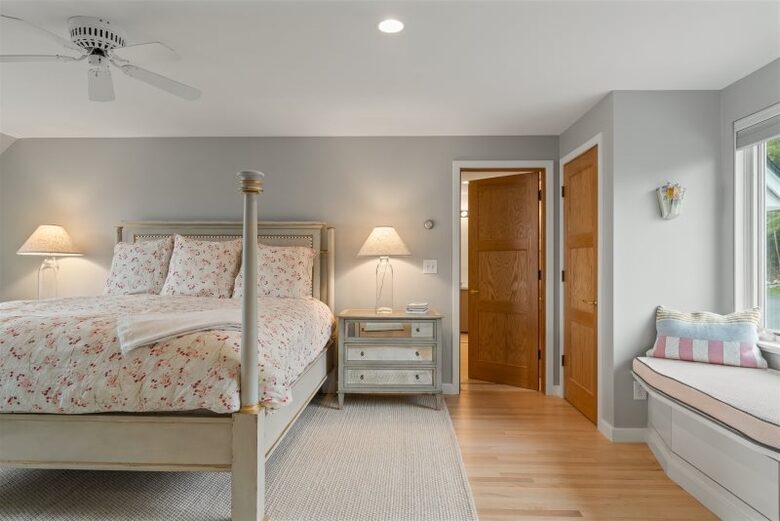 Boothbay Harbor - Spruce Point Stunner | Waterfront With Deep Water Dock Access - Boothbay Harbor, Maine