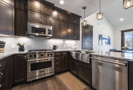 Luxury Mountain View Penthouse | Pool/Spa | Steps to Lift | aka WOW Unit - Park City, Utah