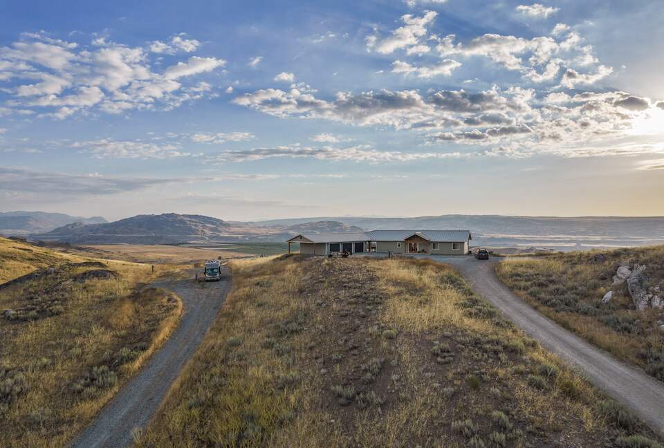 Brewster Retreat | EV charger, views, games, pets & trailer parking - Brewster, Washington