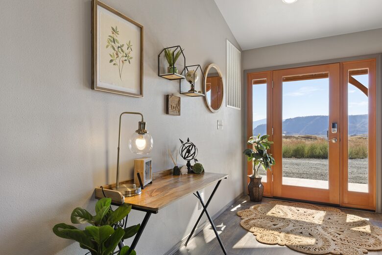 Brewster Retreat | EV charger, views, games, pets & trailer parking - Brewster, Washington