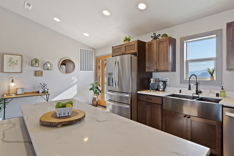 Brewster Retreat | EV charger, views, games, pets & trailer parking - Brewster, Washington