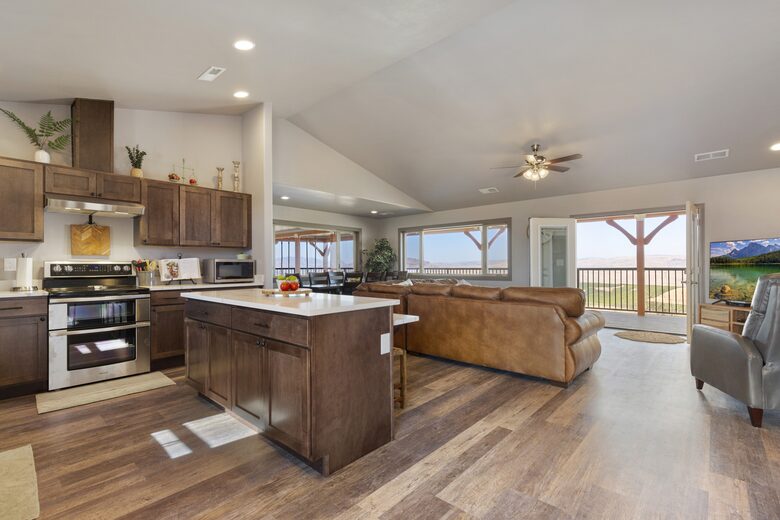 Brewster Retreat | EV charger, views, games, pets & trailer parking - Brewster, Washington