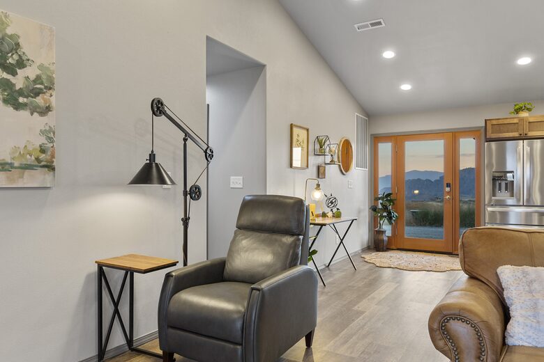 Brewster Retreat | EV charger, views, games, pets & trailer parking - Brewster, Washington