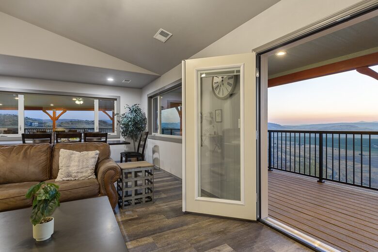 Brewster Retreat | EV charger, views, games, pets & trailer parking - Brewster, Washington