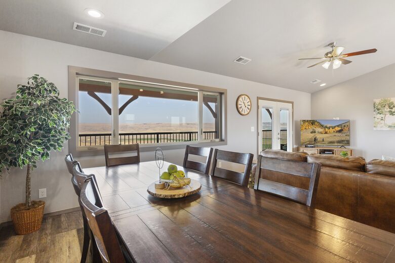 Brewster Retreat | EV charger, views, games, pets & trailer parking - Brewster, Washington