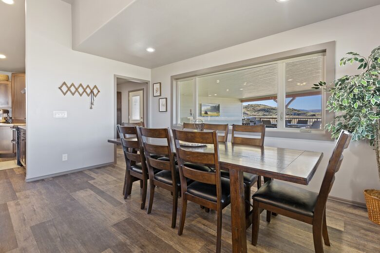 Brewster Retreat | EV charger, views, games, pets & trailer parking - Brewster, Washington