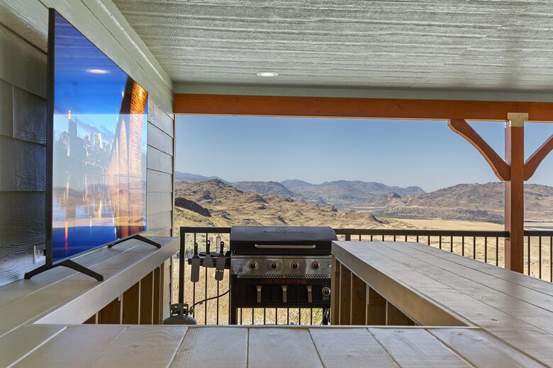 Brewster Retreat | EV charger, views, games, pets & trailer parking - Brewster, Washington