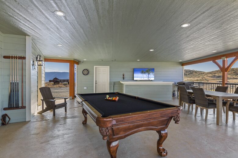 Brewster Retreat | EV charger, views, games, pets & trailer parking - Brewster, Washington