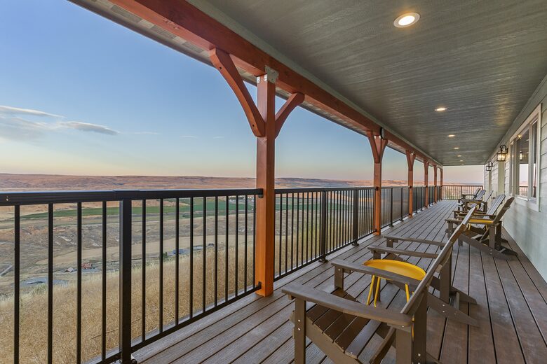 Brewster Retreat | EV charger, views, games, pets & trailer parking - Brewster, Washington