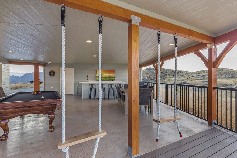 Brewster Retreat | EV charger, views, games, pets & trailer parking - Brewster, Washington