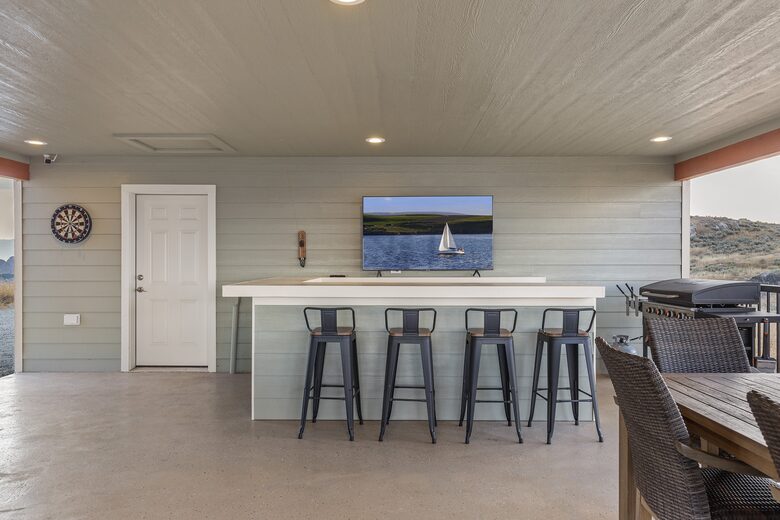 Brewster Retreat | EV charger, views, games, pets & trailer parking - Brewster, Washington