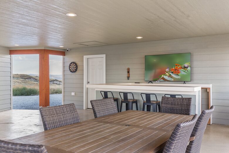Brewster Retreat | EV charger, views, games, pets & trailer parking - Brewster, Washington