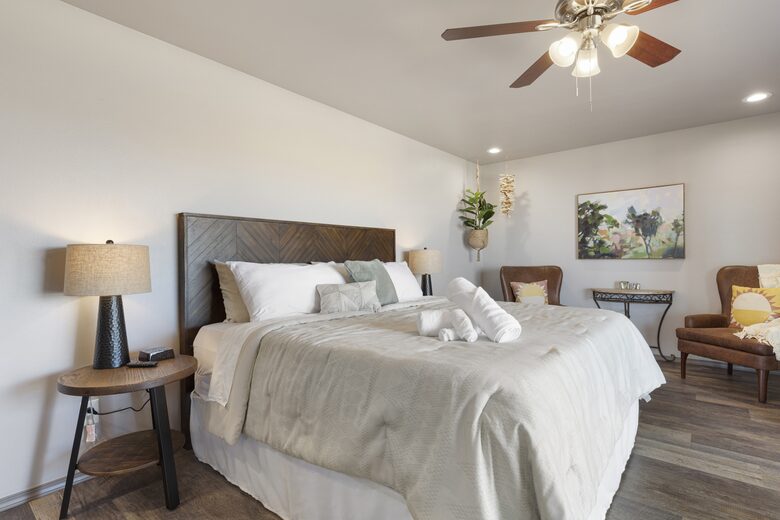 Brewster Retreat | EV charger, views, games, pets & trailer parking - Brewster, Washington