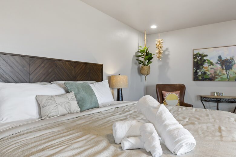 Brewster Retreat | EV charger, views, games, pets & trailer parking - Brewster, Washington