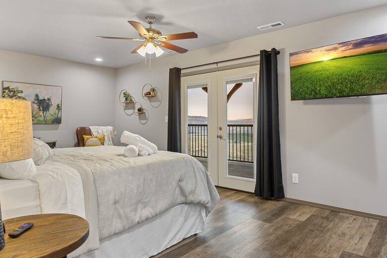 Brewster Retreat | EV charger, views, games, pets & trailer parking - Brewster, Washington
