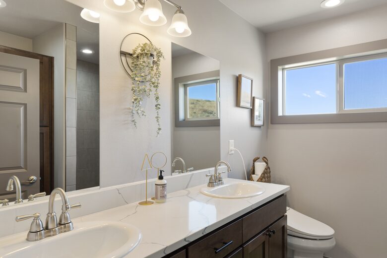 Brewster Retreat | EV charger, views, games, pets & trailer parking - Brewster, Washington