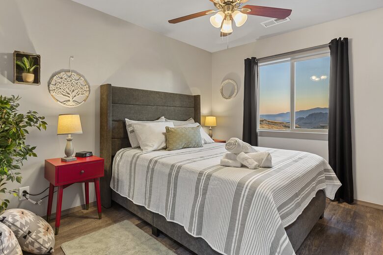 Brewster Retreat | EV charger, views, games, pets & trailer parking - Brewster, Washington