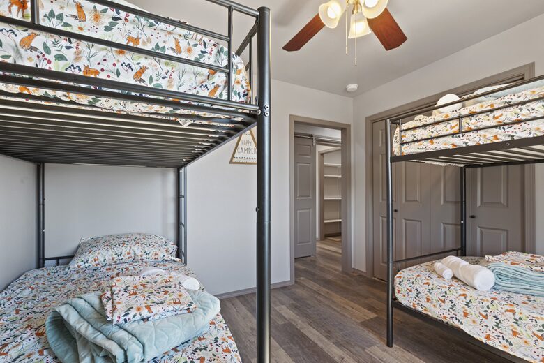 Brewster Retreat | EV charger, views, games, pets & trailer parking - Brewster, Washington