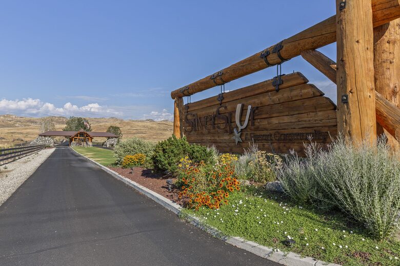 Brewster Retreat | EV charger, views, games, pets & trailer parking - Brewster, Washington